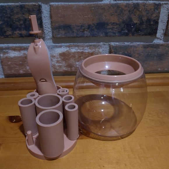 Free with purchase make-up brush cleaner - Picture 3 of 6